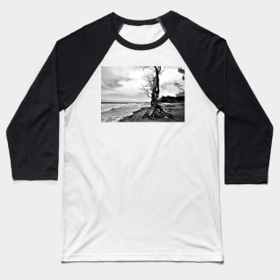 Arbre sur une plage en Noir & Blanc Baseball T-Shirt